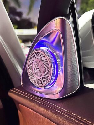 mercedes led garsiakalbis w213 šviečiantis judantis