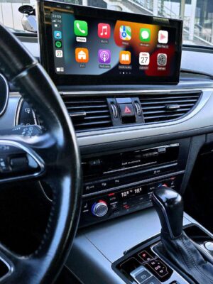 Carplay pagrindinis meniu dideliame multimedijos ekrane . Audi automobilyje matomas kokybiškas didelės raiškos ekranas