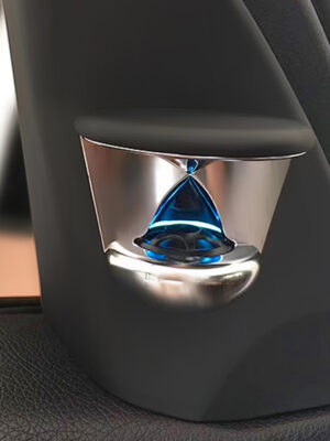 live photo mercedes speaker