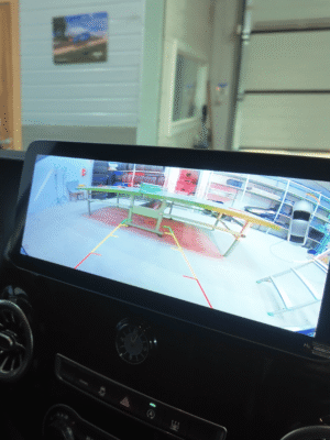 Mercedes vito multimedia supports rear parking camera