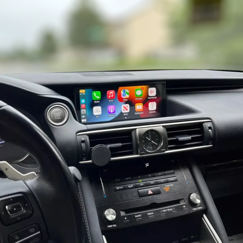 Lexus IS automobilis su Android multimedija ir Apple Carplay funkcija