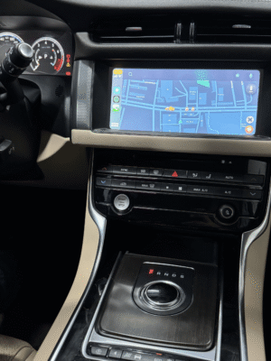 Waze programėlė Jaguar automobilyje
