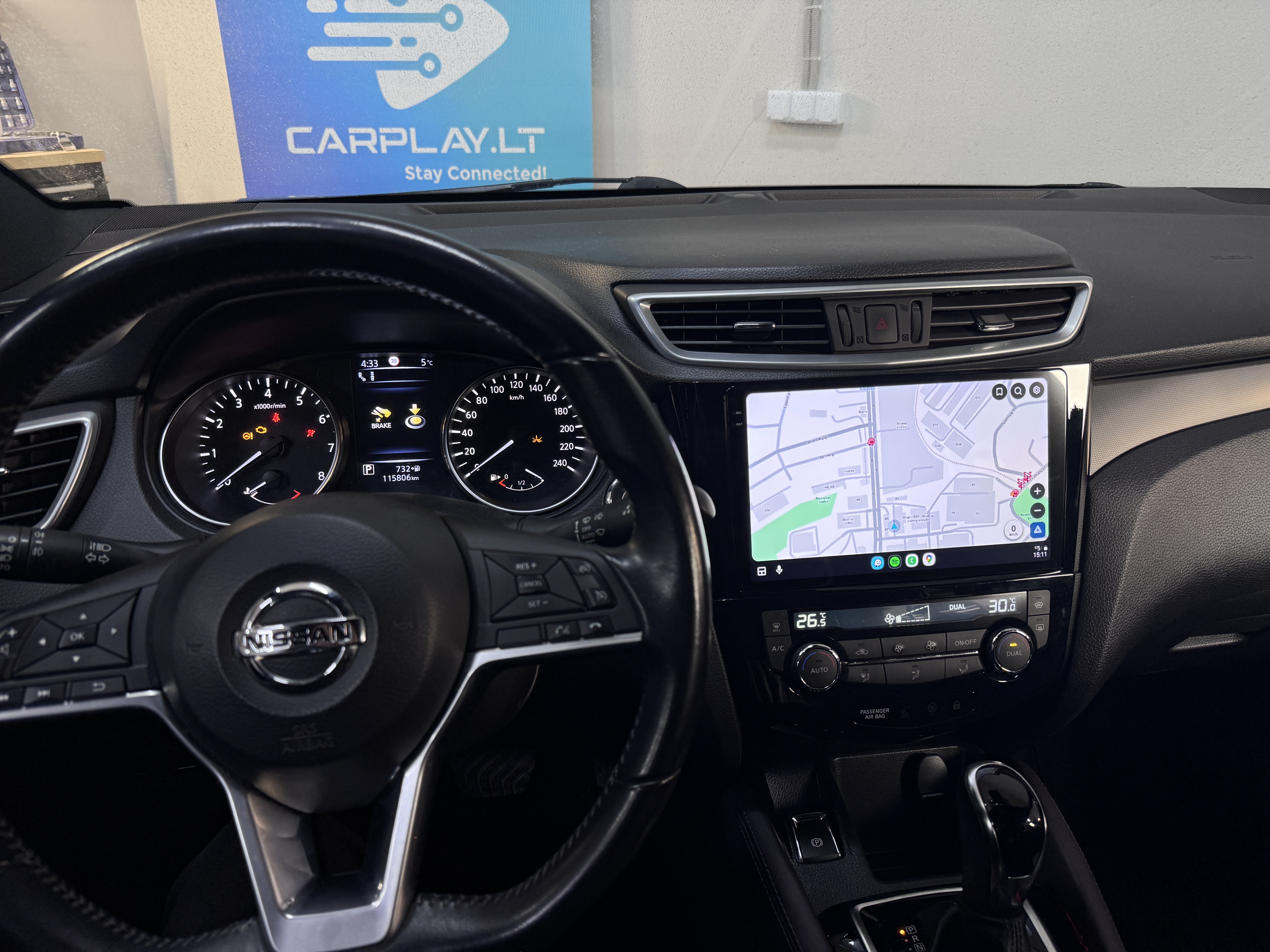 Android Auto navigation interface on the installed Nissan Qashqai touchscreen